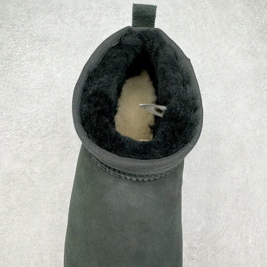 Pick up locally 💰520 UGG 6109 Zhou Dongyu Mini short boots, autumn and winter sheep fur integrated snow boots. All shoes are made from the same factory as ZP. Longfeng A-grade Australian imported sheep fur integrated men's and women's boots. Brand OEM production line. Fully follow the ZP process. OEM original pattern maker. Adhering to the principle of no original shoes and no development selection. Pay attention to every detail. The most authentic version on the market. TREADLITE "light wing" technology outsole. Lightweight/durable/flexible/pile type 35 36 37 38 39 40 41 42 43 44 45 Coding: by2936060